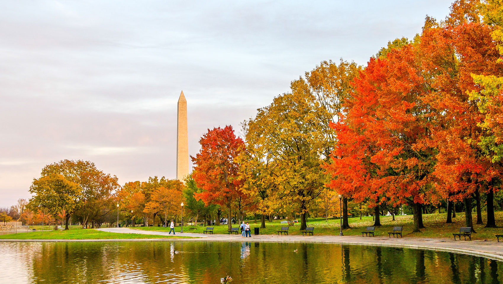 Washington Monument in the fall