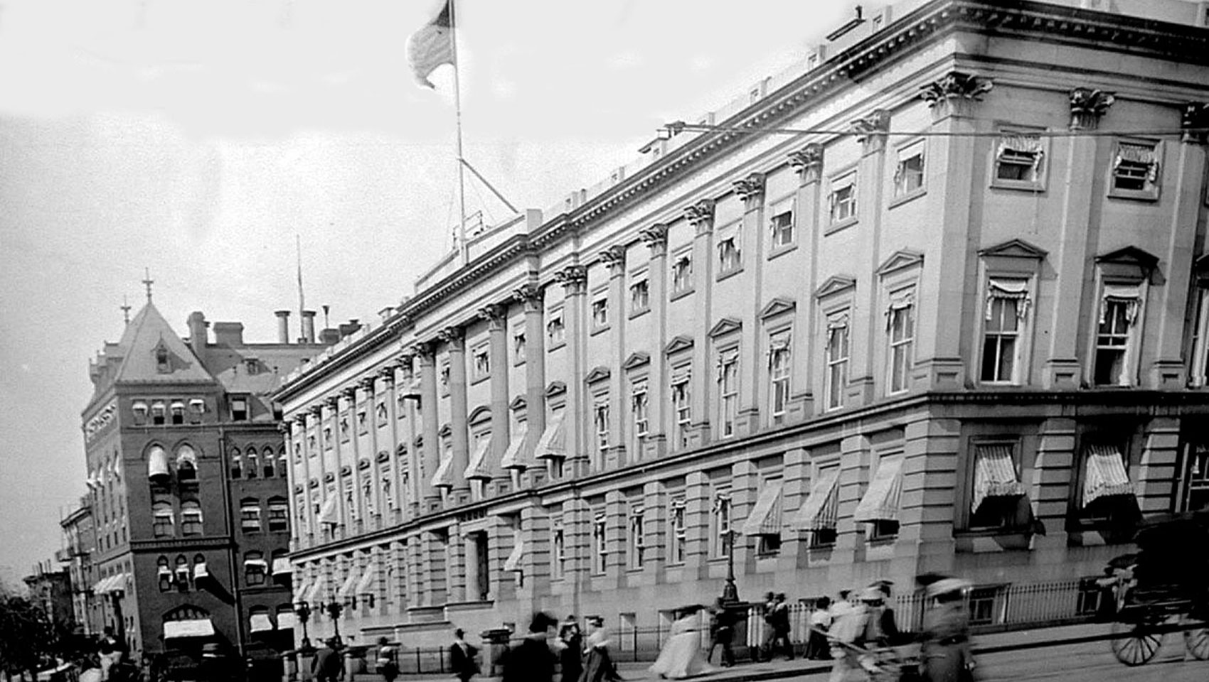 Early 20th century photograph of Washington DC's General Post Office