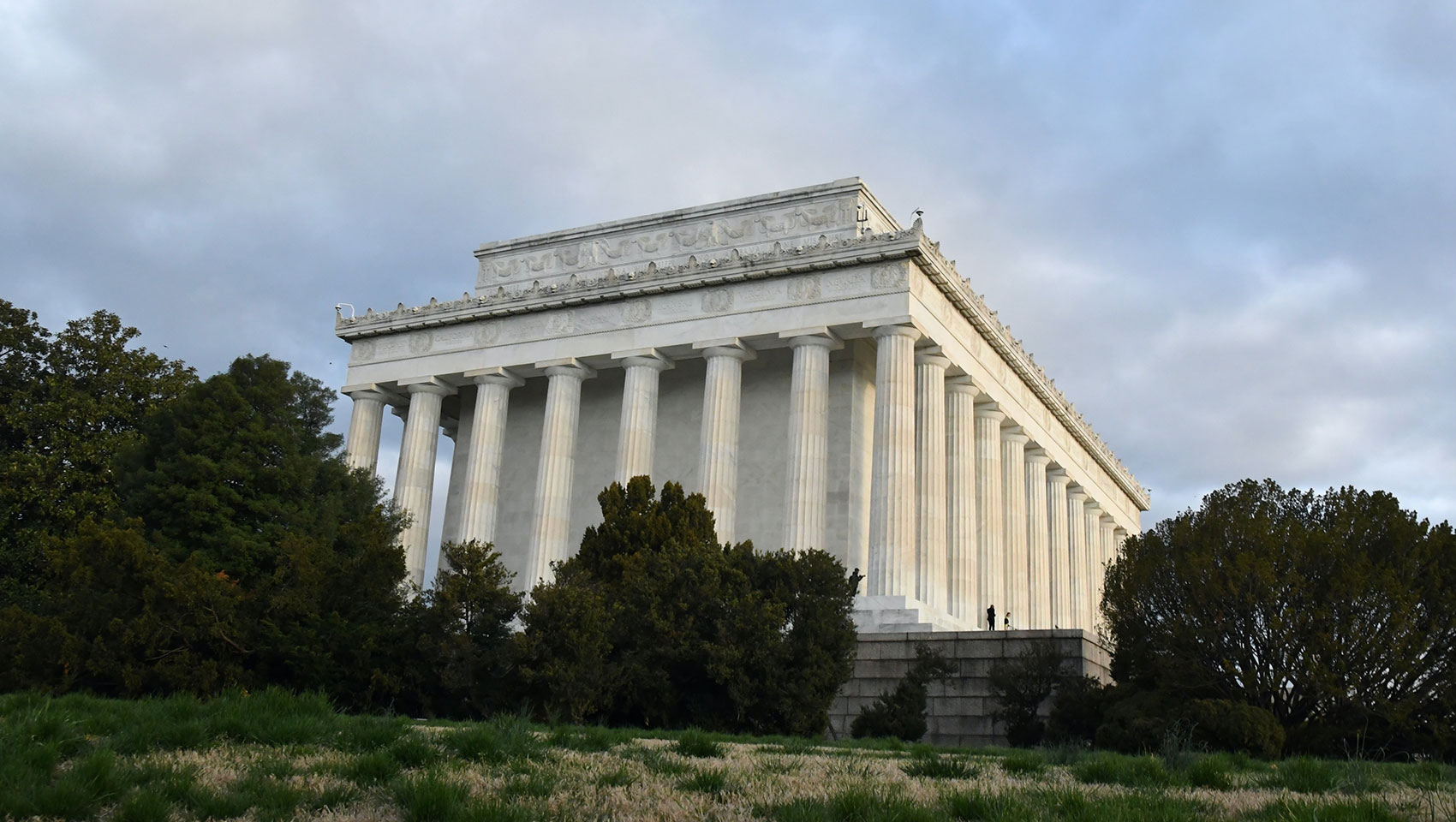 lincoln memorial photo by natalie runnerstrom