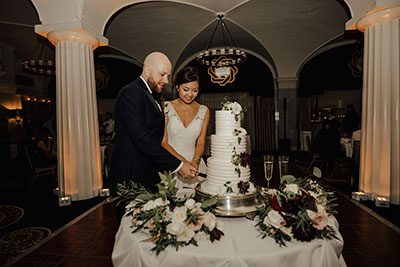 cutting the wedding cake